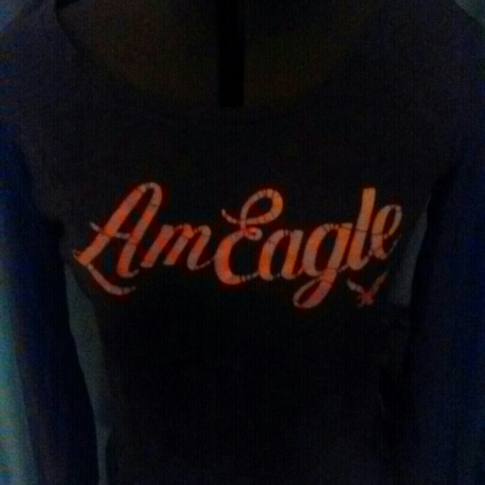 American Eagle Grey Long skeeve T-Shirt